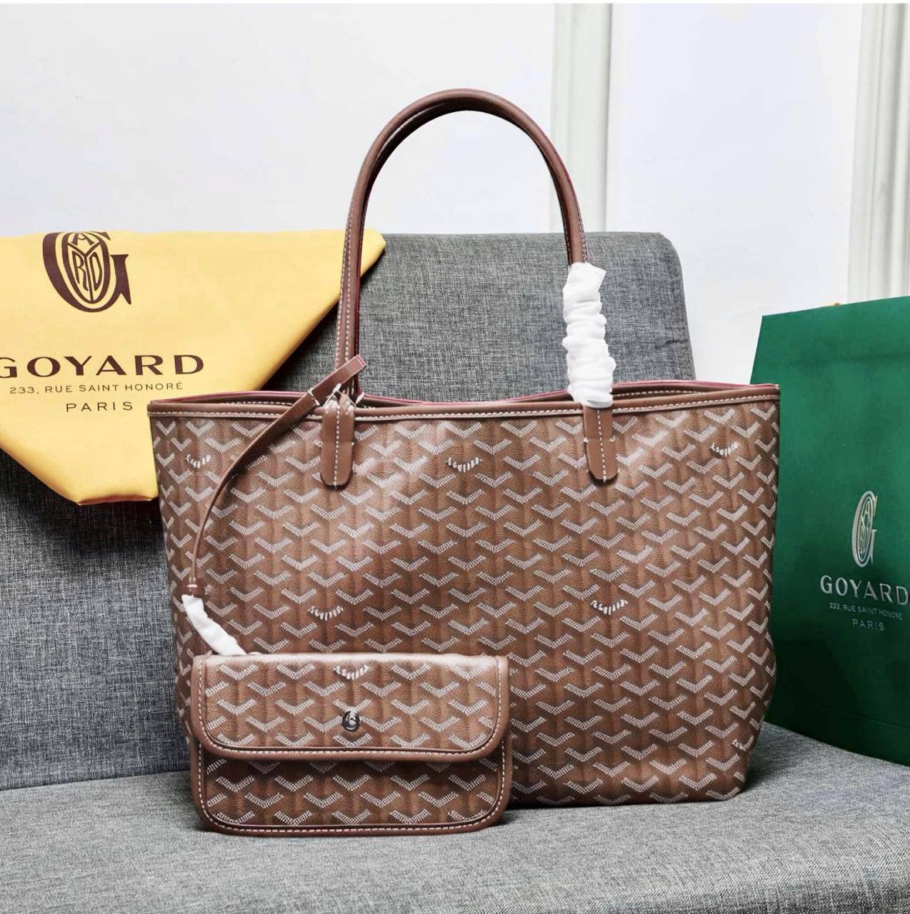 GOYARD 
NEW CAME 
GOOD QUALITY 
90 dhs❣️

Zain279
♥️♥️♥️