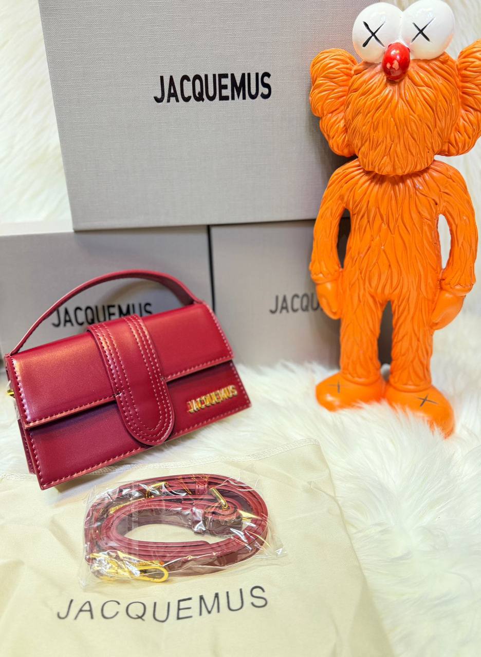 Jacquemus
good quality, comes with box, 
size. ..18 * 11 cm 
110 dhs✅

Zain12
♥️♥️♥️