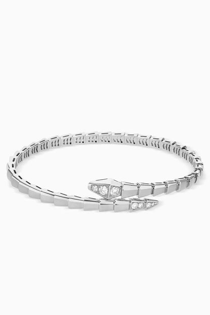 BVLGARI 
Bangle 🦋 
Master quality 💯
With normal boxes 🗃️ 
 85 dhs🇦🇪🇦🇪


With master box 📦 
125 dhs🇦🇪🇦🇪

Zain216
♥️♥️♥️