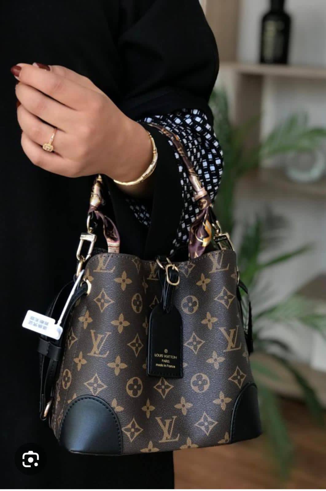 Bags
good quality
120 dhs🌺
SIZE 23 cm

Zain200
♥️♥️♥️