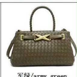 Bottega

120 dhs
With box

Zain143
♥️♥️♥️