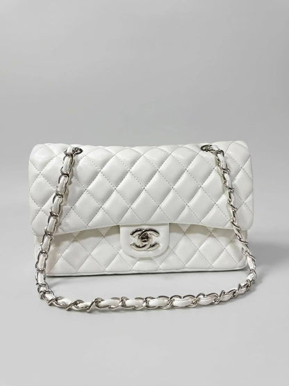 Chanel

High quality
With box 

115 dhs🇦🇪🇦🇪🇦🇪

Zain136
♥️♥️♥️