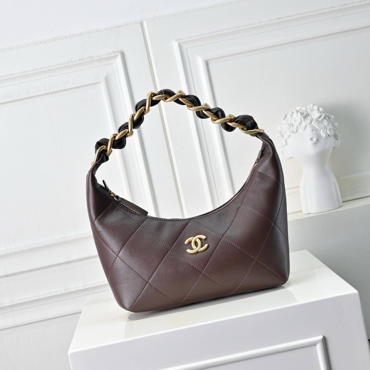 Chanel 
Master
330 dhs🇦🇪

Zain228
♥️♥️♥️