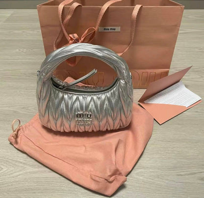 Miu Miu
95 dhs✅
Good-quality with box

Zain35
♥️♥️♥️
