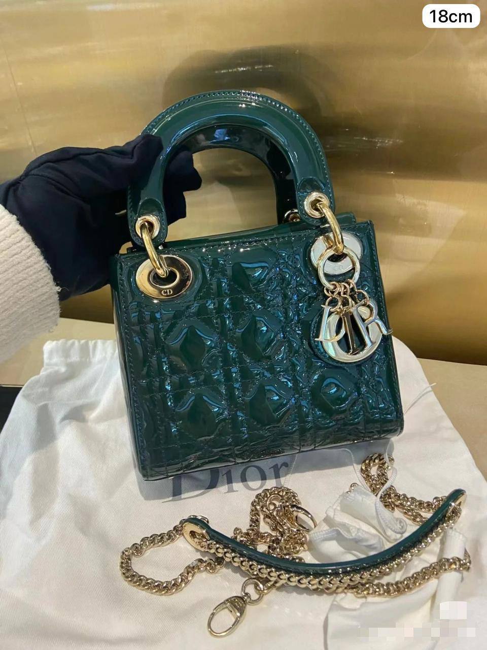 💎  Lady Dior

1⃣️ First quality +🎁

Size : 18 * 14 cm

with box 
90 dhs🇦🇪🇦🇪

Zain115
♥️♥️♥️