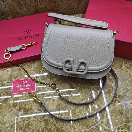 Valentino 
115 dhs🗽 

with box
🎁🎁🎁

Zain235
♥️♥️♥️