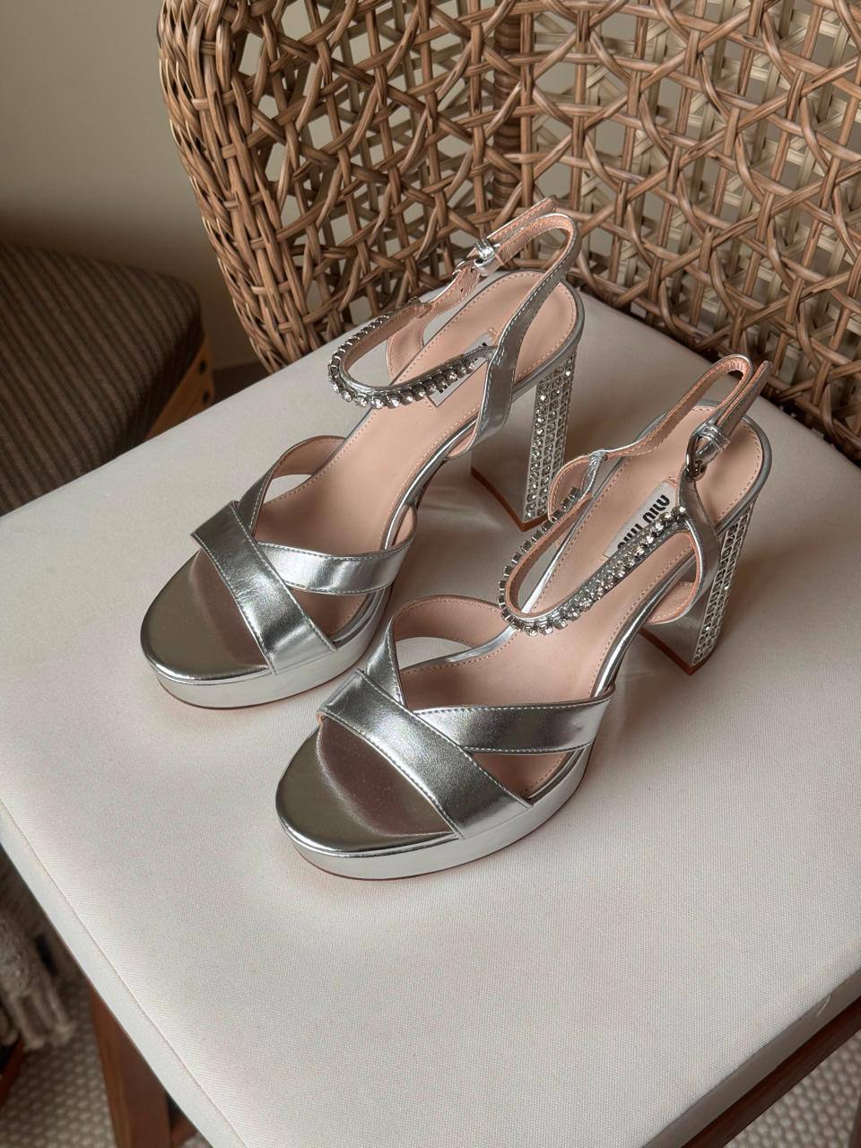 MIU MIU 
✨ Collection
👠 36–41
💎 Premium Quality
🔥 Super Master
450 dhs🇦🇪🇦🇪

Zain198
♥️♥️♥️