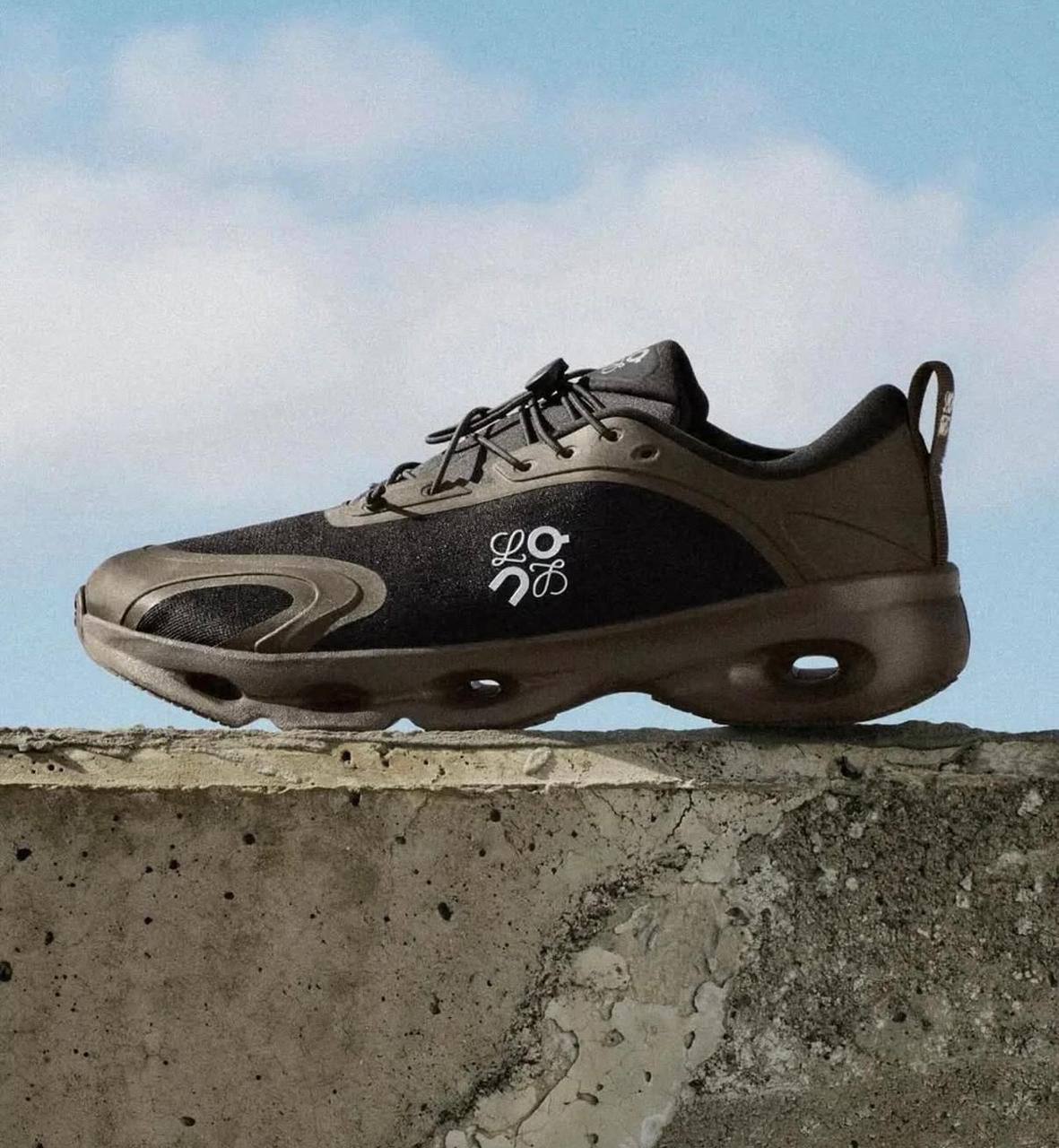 On Running Cloudsolo LOEWE Dark Brown Black ，
Size 36-45 ，
230 dhs🪙🌨️

Zain18
♥️♥️♥️