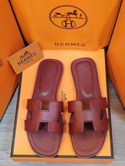 Hermes 

Flat Slippers, 

Size 36 To 41

85 dhs💓

Zain16
♥️♥️♥️