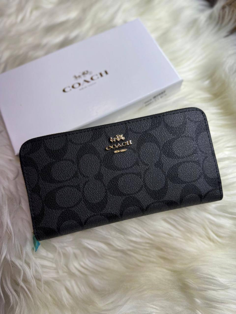 💝 Coach wallet
1️⃣ First quality ＋🎁
35 dhs💓
with box 🎁

Zain115
♥️♥️♥️