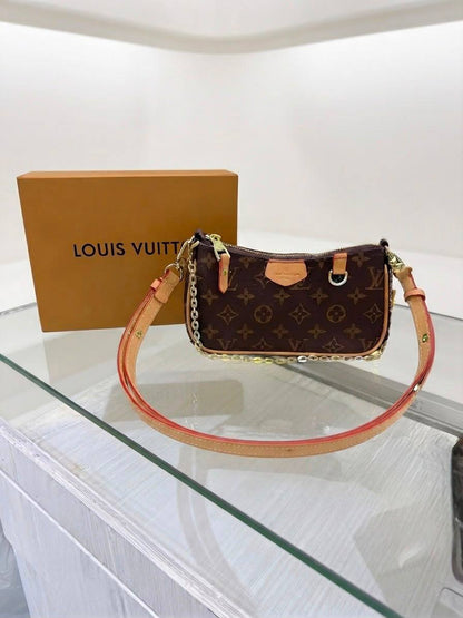 LV ᴇᴍᴘʀᴇɪɴᴛᴇ
sʜᴏᴜʟᴅᴇʀ ʙᴀɢ /ʟᴏɴɢ sᴛʀᴀᴘ
ɢᴏʟᴅʜᴀʀᴅᴡᴀʀᴇ 
ᴡɪᴛʜʙᴏx
ʟᴇᴀᴛʜᴇʀ
sɪᴢᴇ:21ᴄᴍ
95 dhs🇦🇪🇦🇪

Zain56
♥️♥️♥️