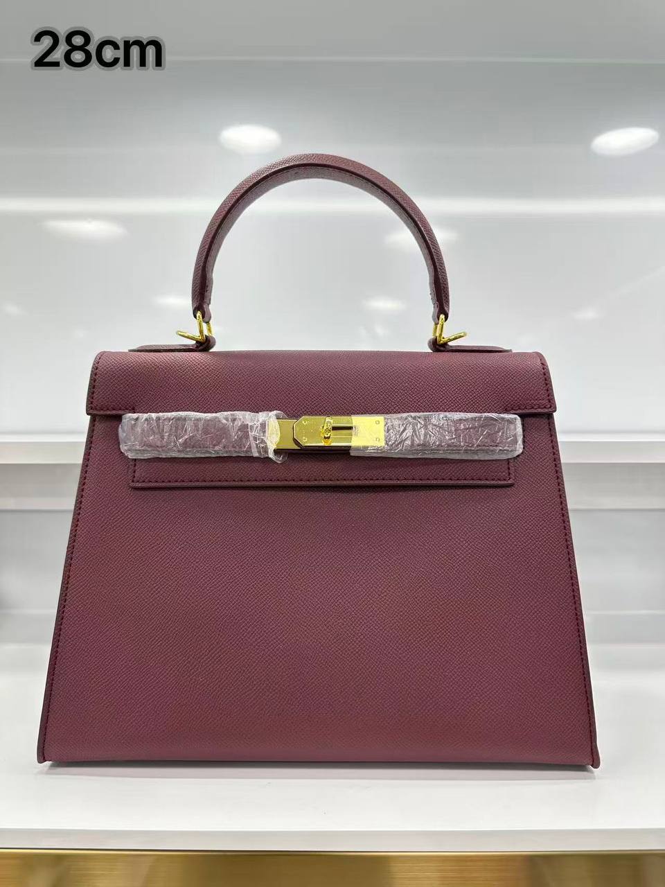 Hermes 
 28 cm 
good quality 
105 dhs❣️

Zain278
♥️♥️♥️