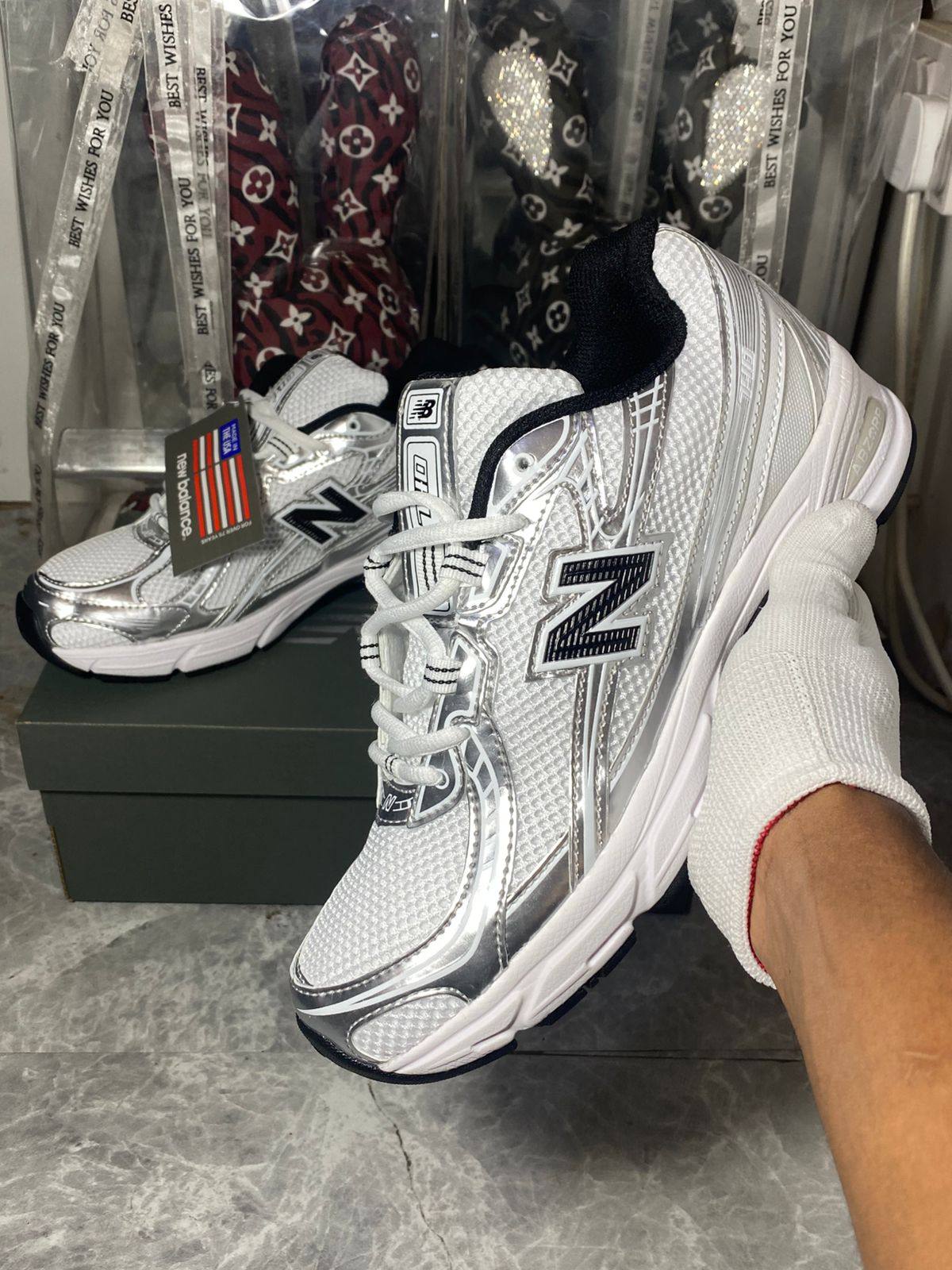 New Balance 740 ‘White/Silver Metallic/Navy’
210 dhs🇦🇪🇦🇪

Zain242
♥️♥️♥️