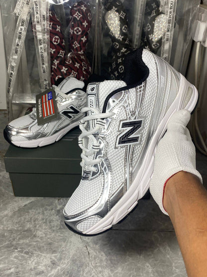 New Balance 740 ‘White/Silver Metallic/Navy’
210 dhs🇦🇪🇦🇪

Zain242
♥️♥️♥️