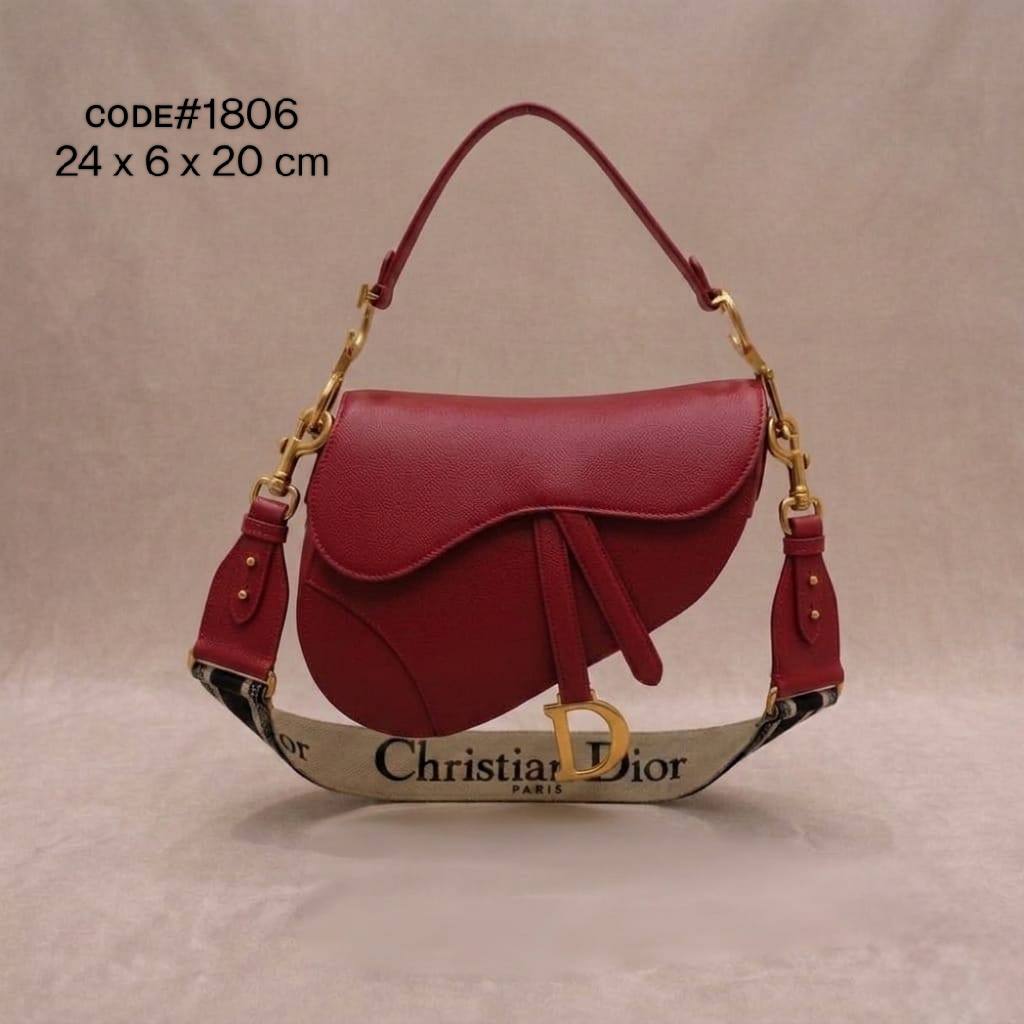 CHRISTIAN DIOR
sᴀᴅᴅʟᴇ ᴄʀᴏssʙᴏᴅʏ ʙᴀɢ
ʟᴇᴀᴛʜᴇʀ & ᴏʙʟɪǫᴜᴇ ᴍᴀᴛᴇʀɪᴀʟ
sɪᴢᴇ : 24 cm
ᴡɪᴛʜ BOX
🎁🎁🎁

120 dhs✅

Zain31
♥️♥️♥️