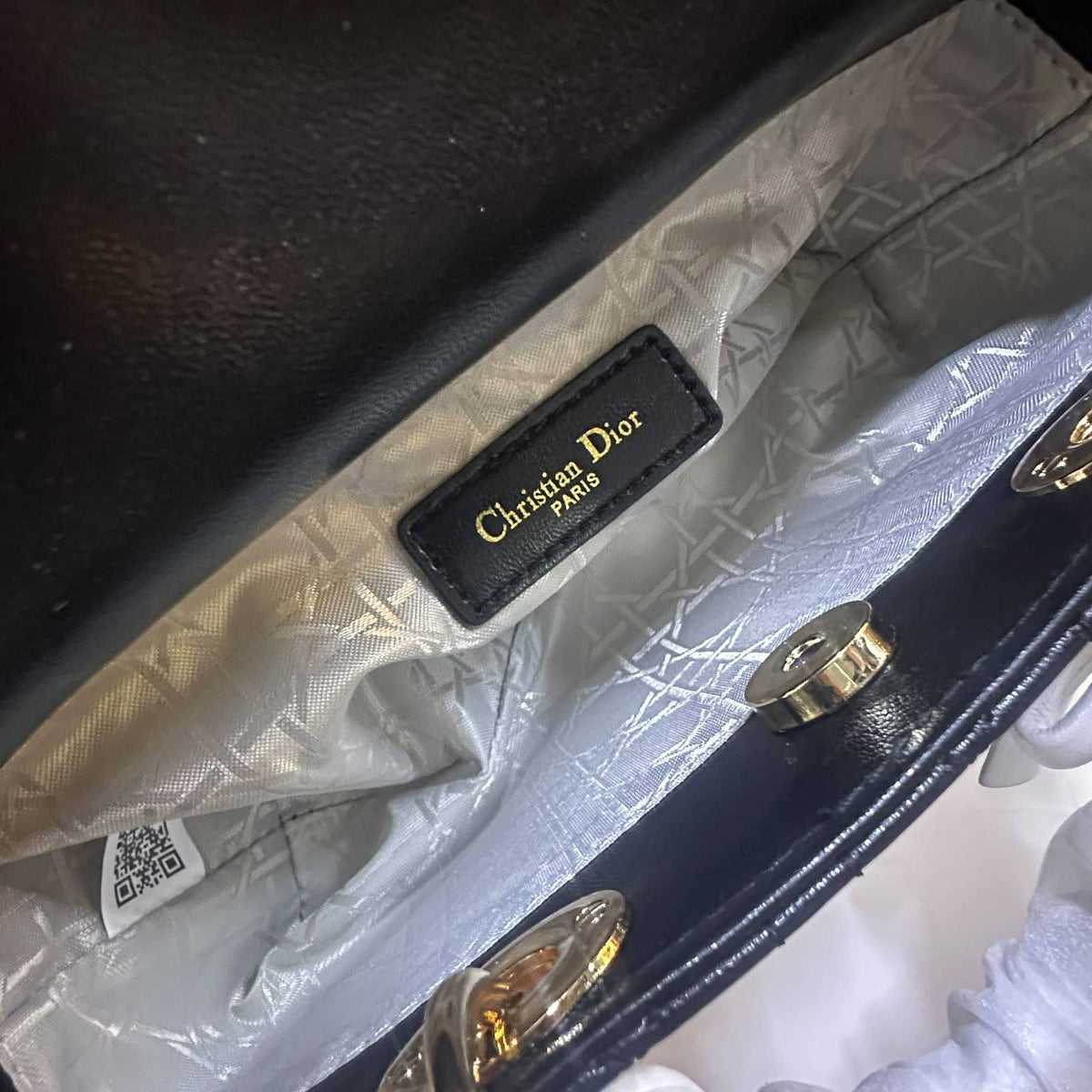 DIOR 

NEW CAME 

HIGH QUALITY 

WITH BOX 
135 dhs🇦🇪🇦🇪

Zain295
♥️♥️♥️
