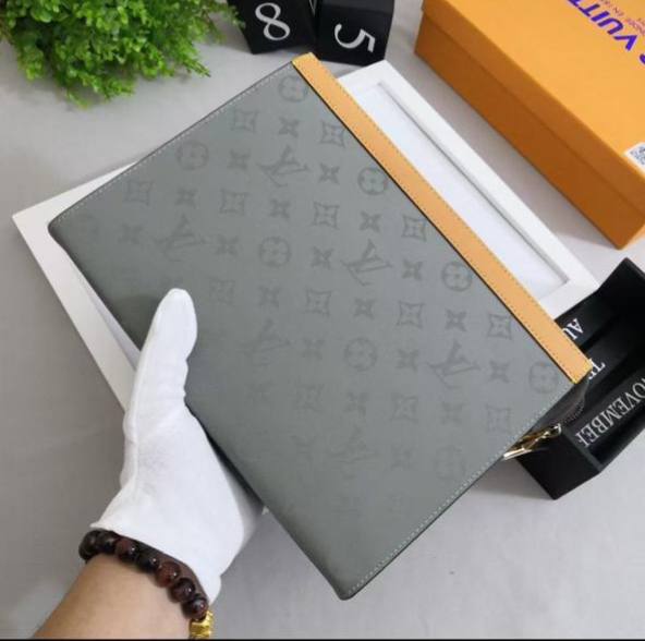 Men's Clutch
90 dhs💓
With Box

Zain33
♥️♥️♥️