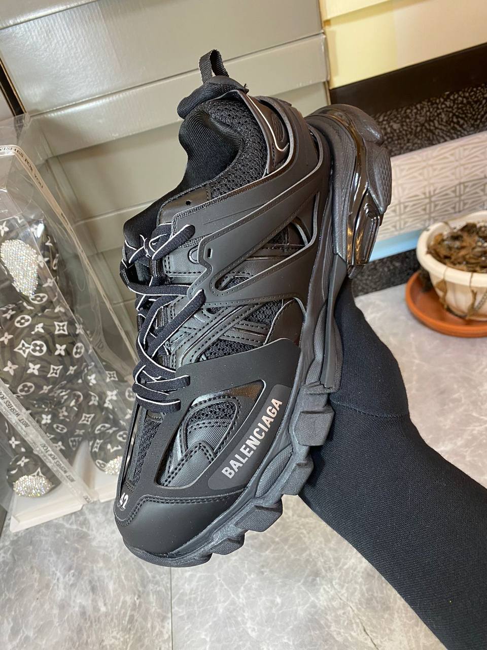 Balenciaga Track ‘Black’🖤
36-45 AVAILABLE🤩
380 dhs💓

Zain242
♥️♥️♥️