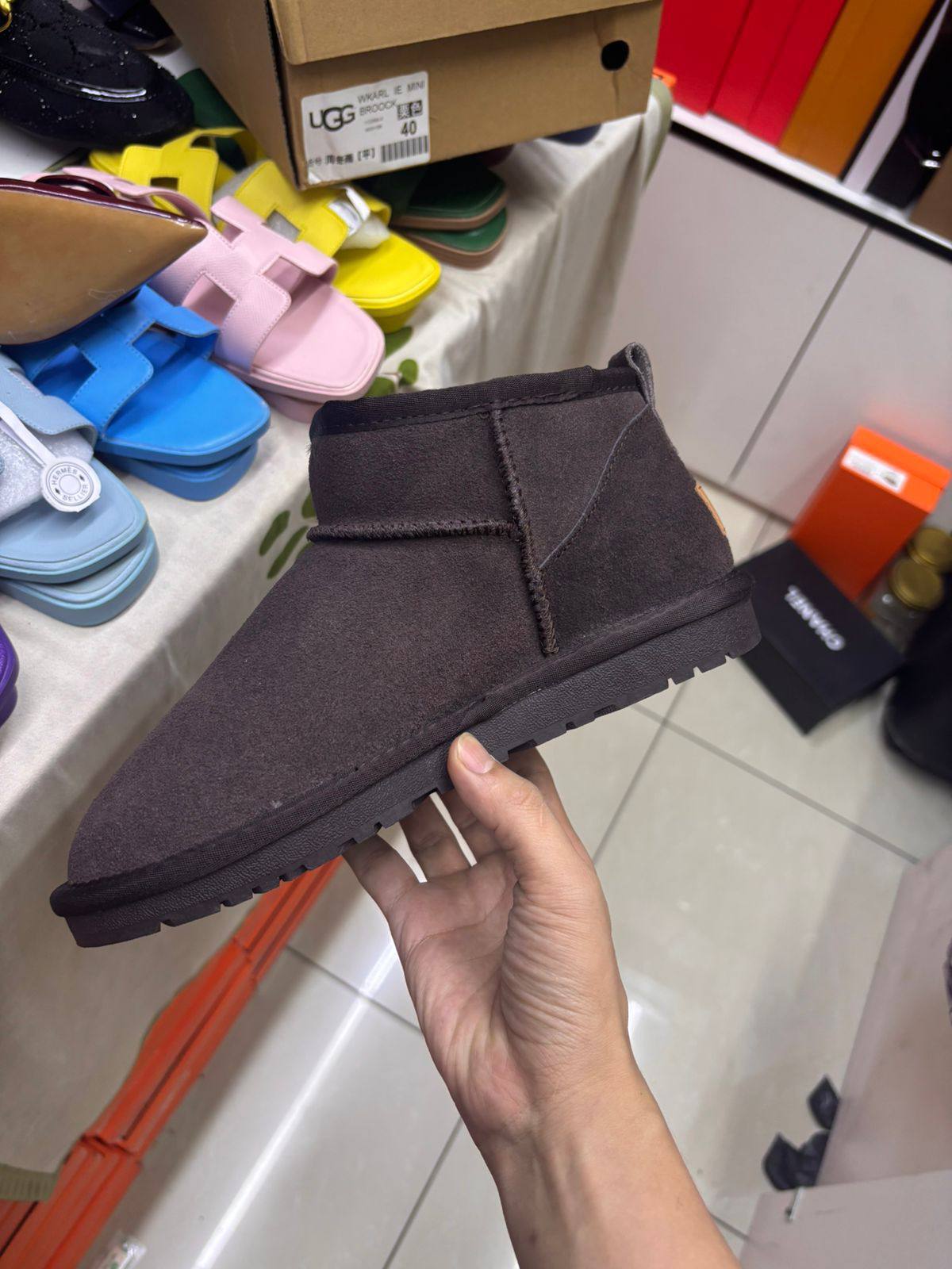 UGG 
Size 36-41
110 dhs🪙🌨️

Zain145
♥️♥️♥️