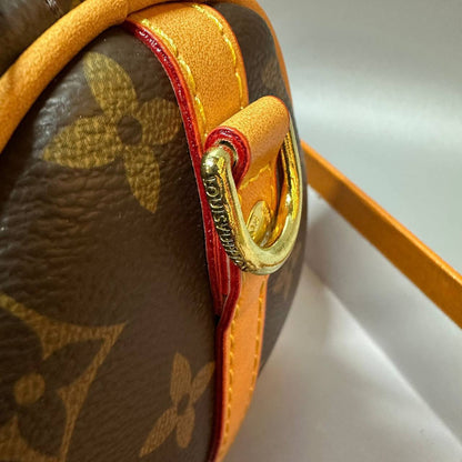 LV SPEEDY 
SMALL SIZE 
 GOOD QUALITY
 WITH BOX 
🎁🎁🎁

85 dhs✅

Zain295
♥️♥️♥️