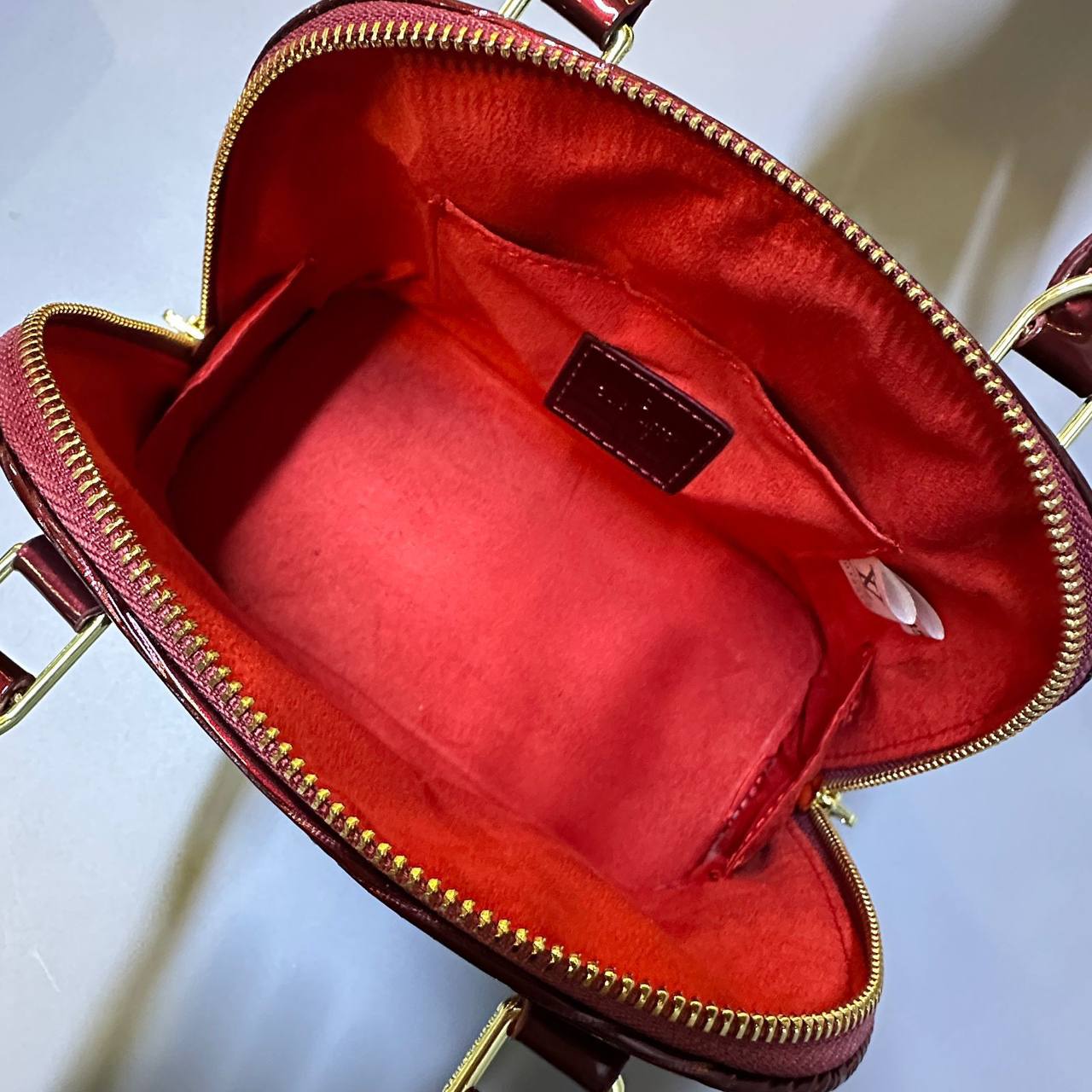 LV
GOOD QUALITY 
WITH BOX 
🎁🎁🎁

100 dhs✅

Zain295
♥️♥️♥️