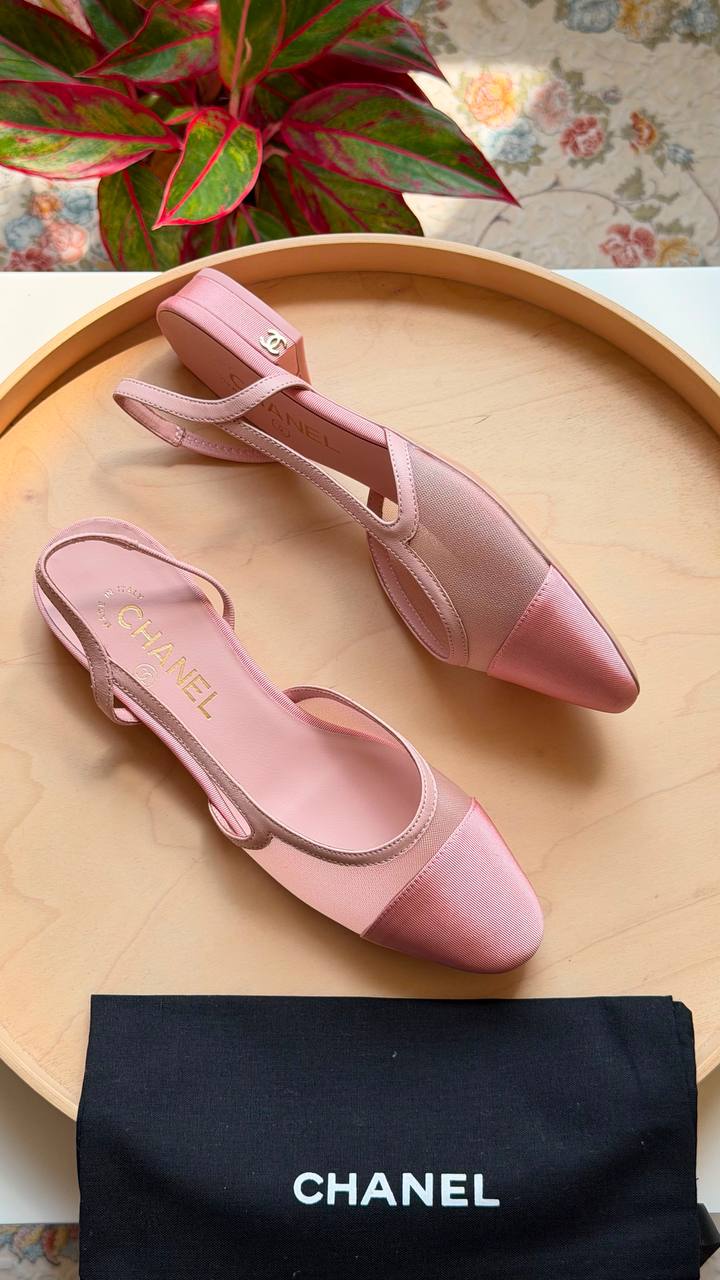 CHANEL
Master quality 
Size: 36 to 41
450 dhs🇦🇪🇦🇪

Zain318
♥️♥️♥️