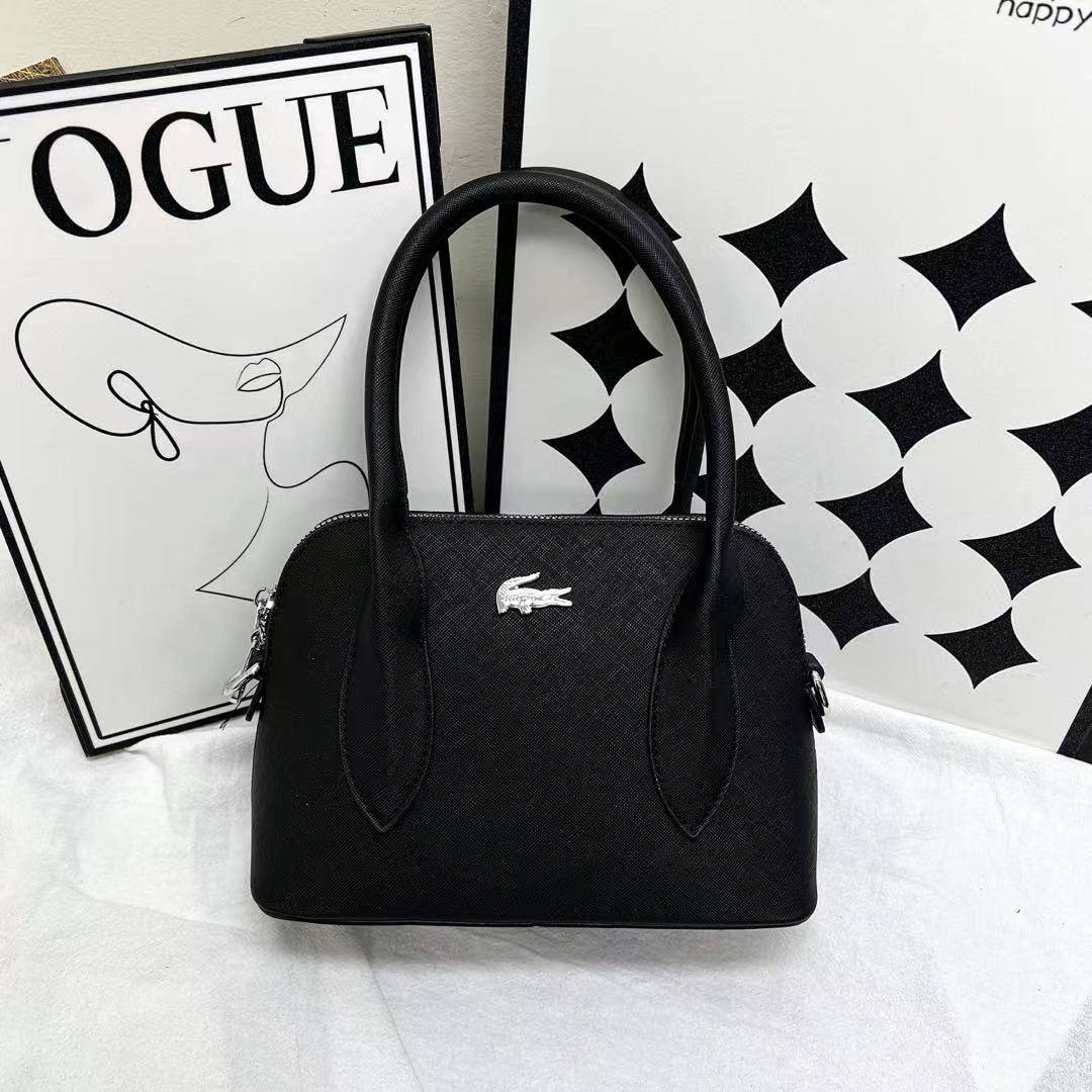 Lacoste
70 dhs💓

Zain232
♥️♥️♥️