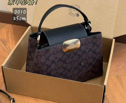 Coach

with box
🎁🎁🎁

100 dhs❣️

Zain46
♥️♥️♥️