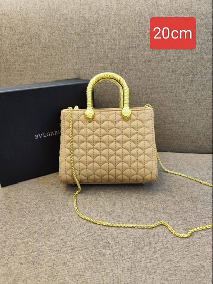 Moynat

110 dhs✅

with box
🎁🎁🎁

Zain26
♥️♥️♥️