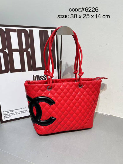 CHANEL ᴄᴀᴍʙᴏɴ ʟɪɢɴᴇ
ʟᴀʀɢᴇ ᴛᴏᴛᴇ ʙᴀɢ ᴢɪᴘᴘᴇʀ ᴛʏᴘᴇ
ǫᴜɪʟᴛᴇᴅ ʟᴇᴀᴛʜᴇʀ
ᴡɪᴛʜ ᴏғғsᴇᴛ CC ʟᴏɢᴏ
sɪʟᴠᴇʀ ʜᴀʀᴅᴡᴀʀᴇ
sɪᴢᴇ : 38 cm

75 dhs🪙🌨️

Zain31
♥️♥️♥️