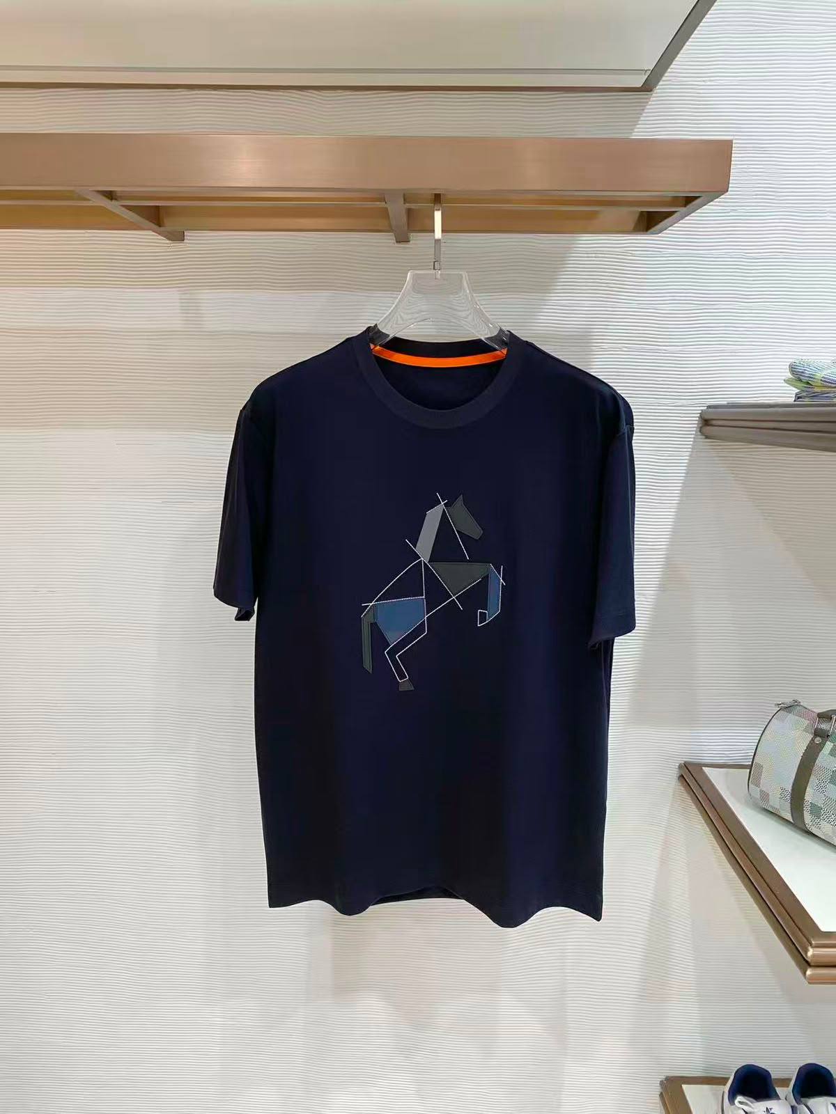 HERMES
Men’s Tshirt 
Master Quality 
SMLXLXXL 
280 dhs✅

Zain276
♥️♥️♥️