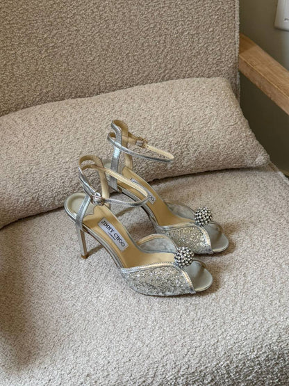✨ Jimmy Choo ✨
✨ 𝐕𝐈𝐏 𝐐𝐮𝐚𝐥𝐢𝐭𝐲 ✨
✨ 𝐒𝐢𝐳𝐞𝐬: 𝟑𝟔 — 𝟒𝟏 ✨
450 dhs💓

Zain298
♥️♥️♥️