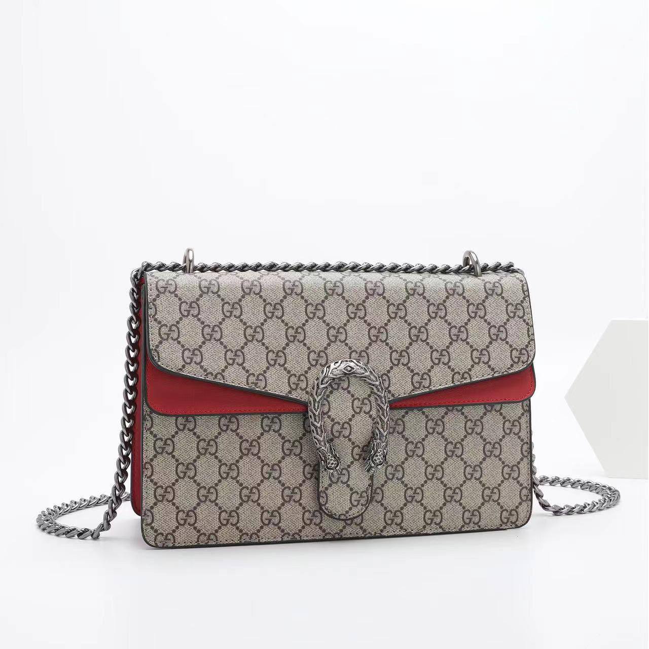 Gucci 
Good quality 
Size 25cm
100 dhs💛
With box 📦

Zain70
♥️♥️♥️