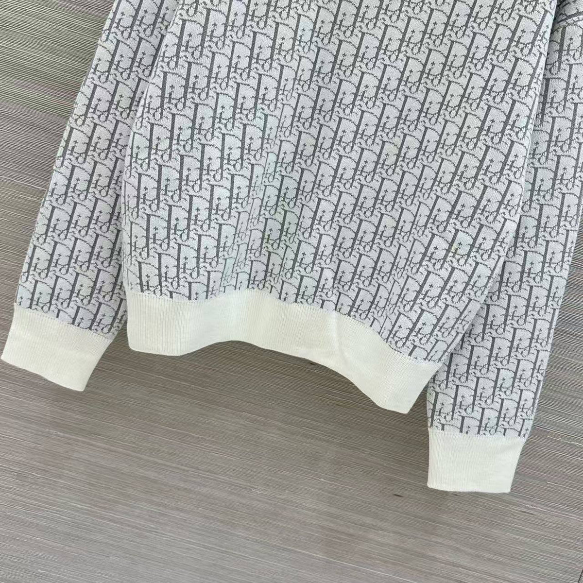 DIOR NEW 

VIP QUALITY


Size : 36-38-40-42

450 dhs🇦🇪🇦🇪

Zain287
♥️♥️♥️
