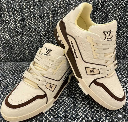 LV 
Size 39 TO 45 
170 dhs✅

Zain183
♥️♥️♥️