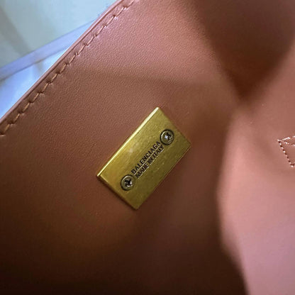 BALENCIAGA 
COPY ONE 
BIG SIZE 
250 dhs✅

Zain295
♥️♥️♥️