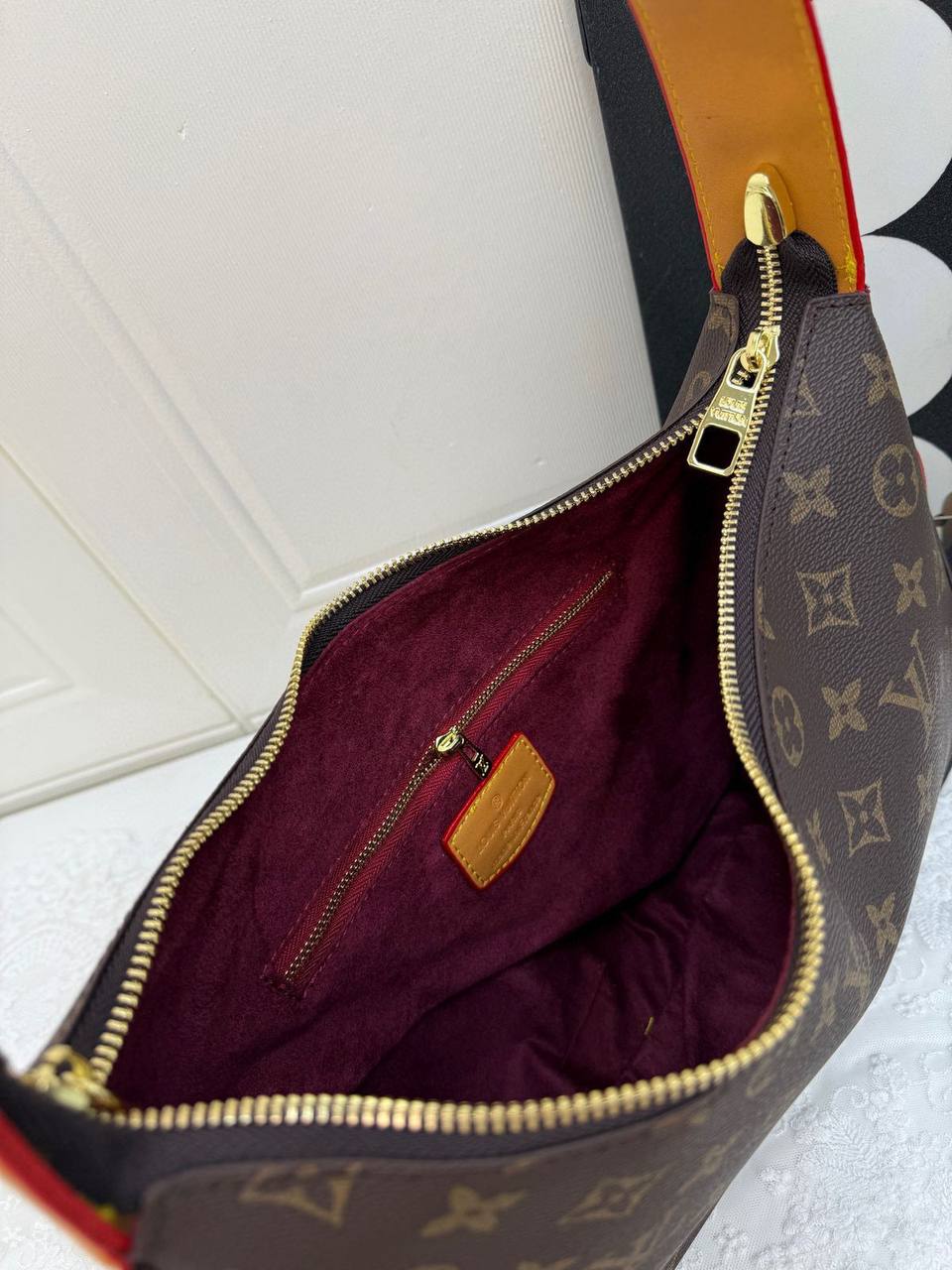 LV
70 dhs✅

With box
🎁🎁🎁

Zain219
♥️♥️♥️