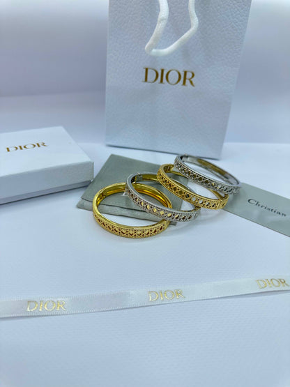 Dior 
Bangle 🔥
Ring 💍 available size👇
6,7,8,9
good quality 💯
With brand boxes 🗃️ 
And paper bag 🛍️
50 dhs✅

With master box 📦 
And paper bag 🛍️
70 dhs✅

Zain216
♥️♥️♥️