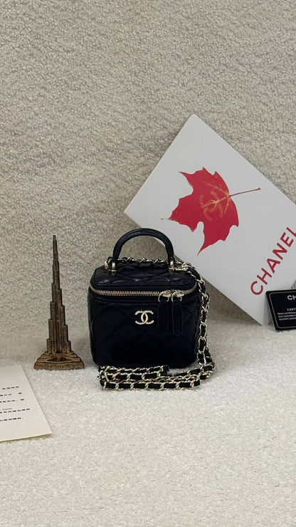Chanel 
Master
  Micro Size Box🎁
230 dhs✅

Zain131
♥️♥️♥️
