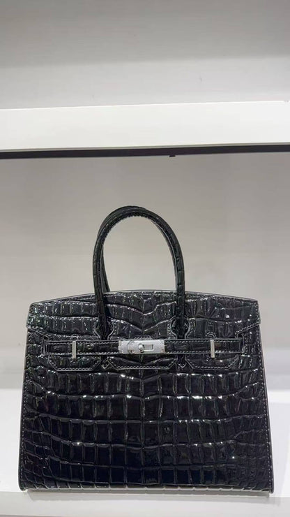 Hermes
New
GOOD QUALITY 
130 dhs👑
SIZE 30CM

Zain200
♥️♥️♥️