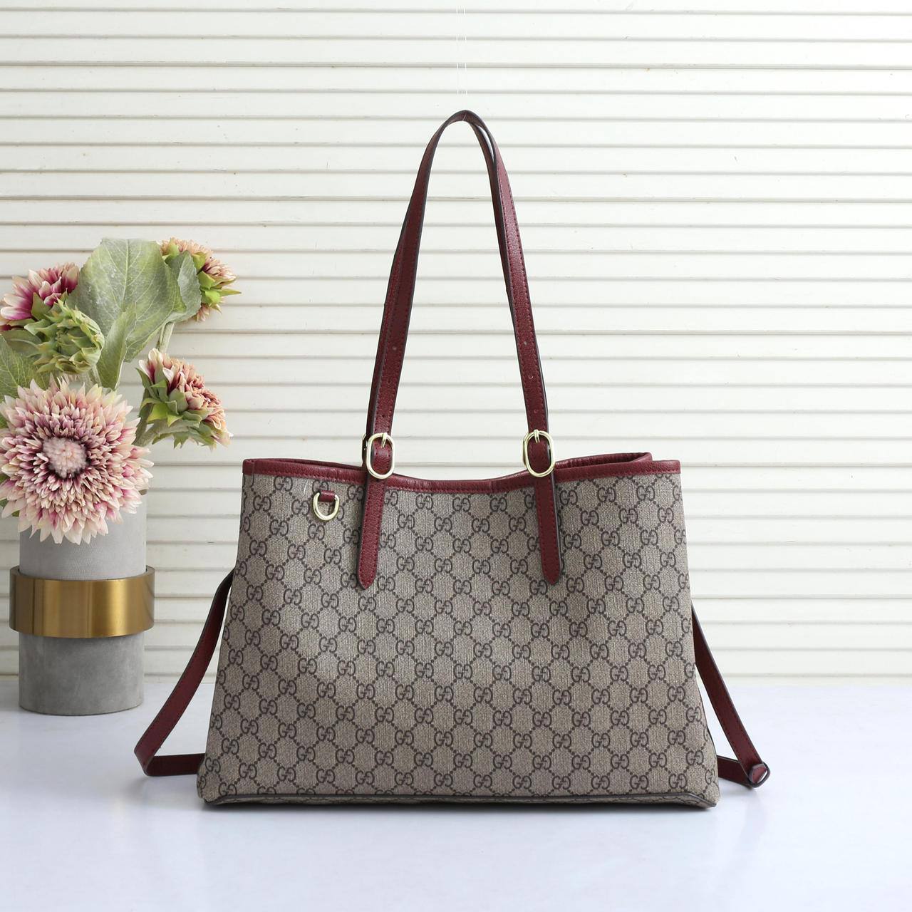 Gucci
High quality
Size: 37cm
115 dhs❣️

Zain50
♥️♥️♥️