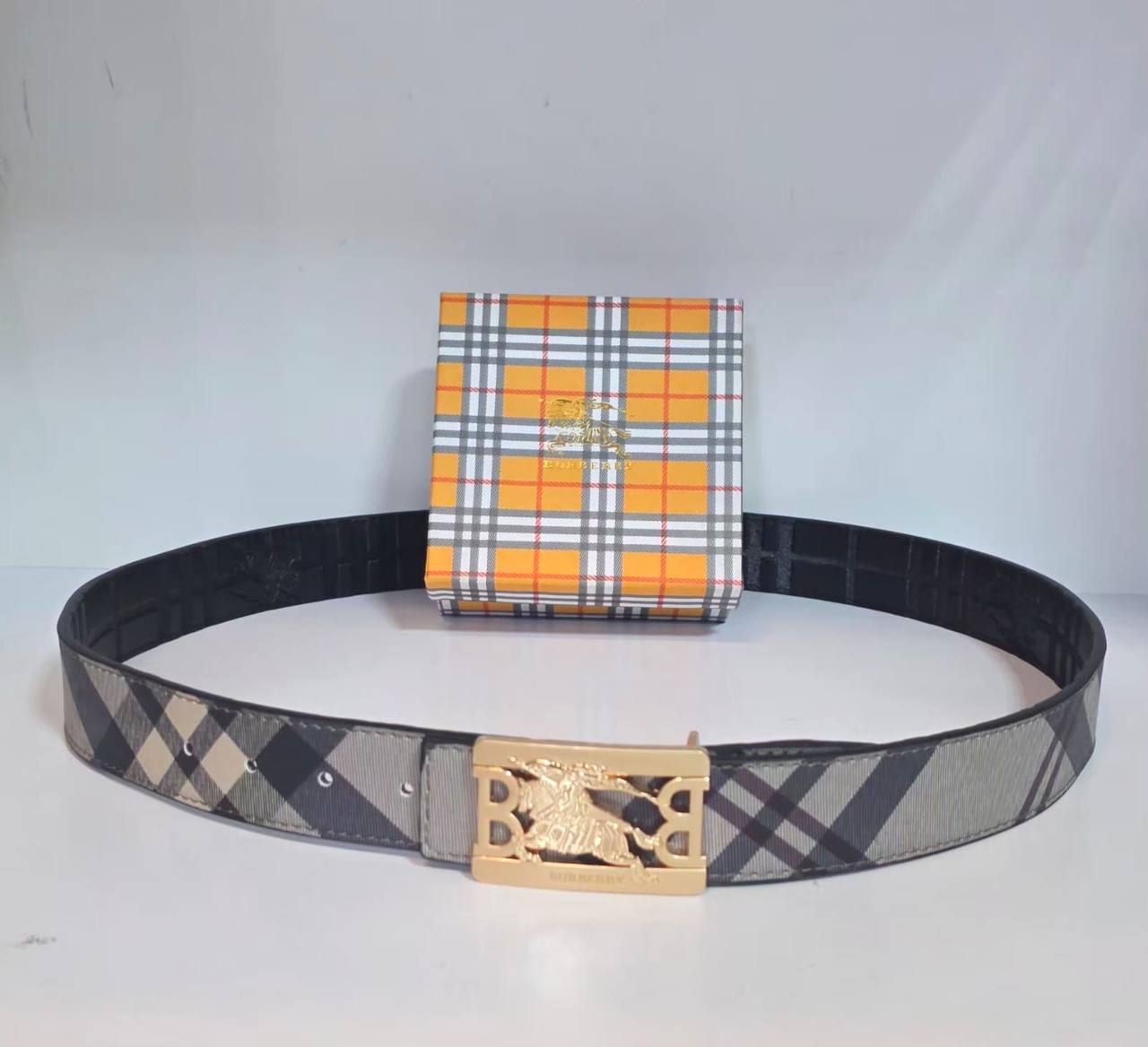 Mens belts 
with box
35 dhs💛

Zain232
♥️♥️♥️