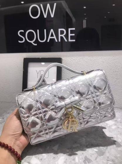 Dior
120 dhs🇦🇪🇦🇪
with box

Zain265
♥️♥️♥️