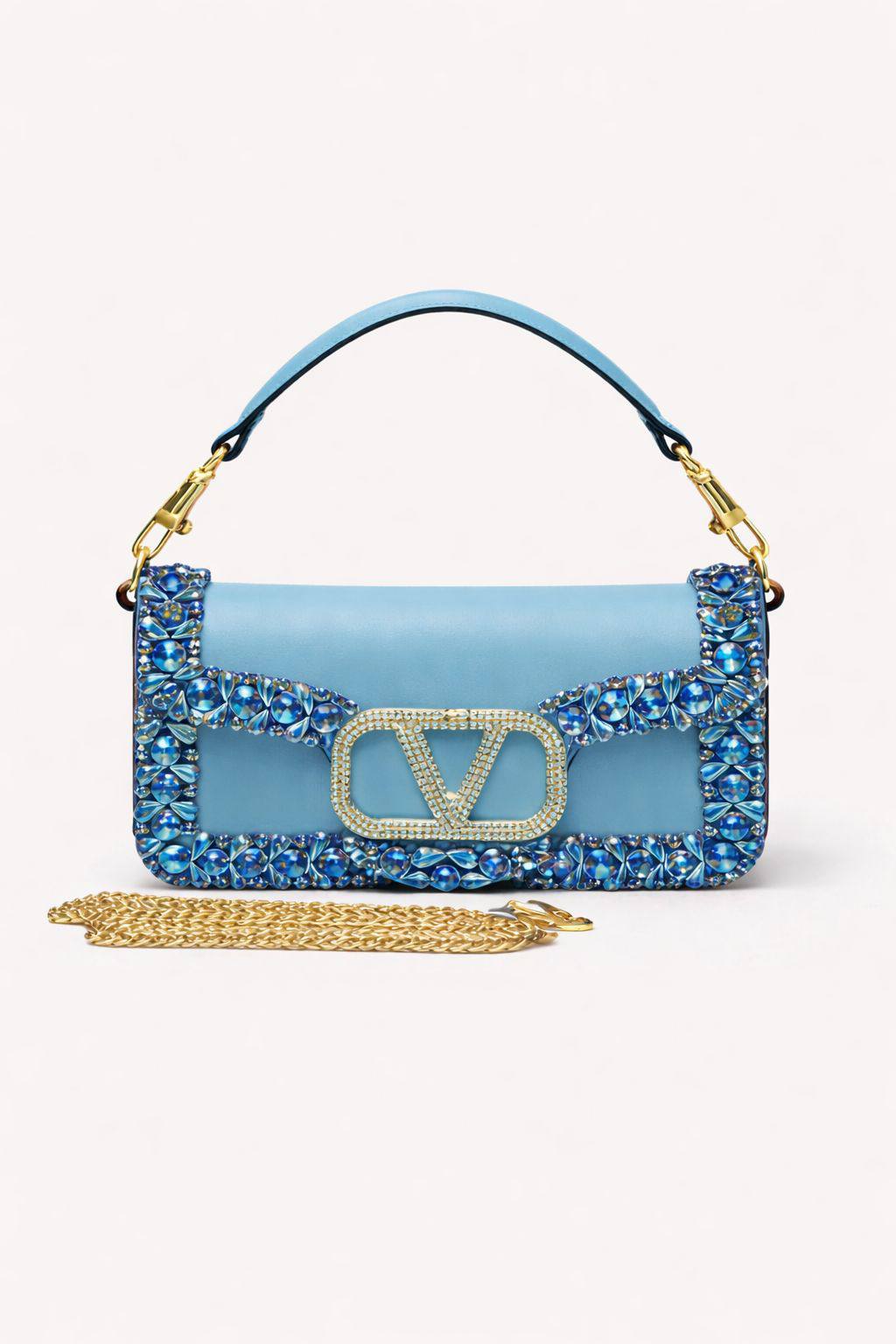 VALENTINO
 COPY ONE NEW CAME 

WITH BOX 
🎁🎁🎁

190 dhs❣️
Size:25cm

Zain39
♥️♥️♥️