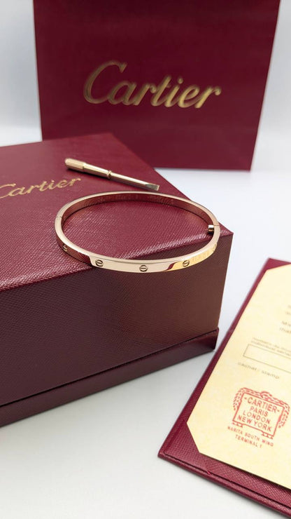 Cartier
*Master Quality* 
*Braclate*
100 dhs✅ with Normal Box 🎁
110 dhs✅ with Good Box 🎁
160 dhs✅ with Master Box 🎁

Zain210
♥️♥️♥️