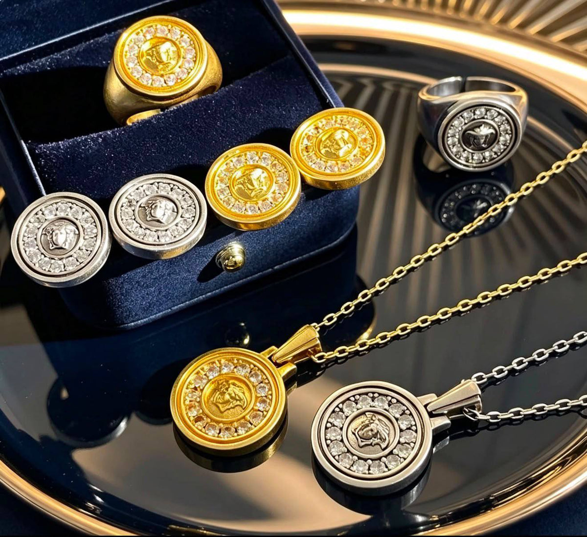 Versace set
Necklace 
Earrings 
Ring 💍 
Master quality 

125 dhs🇦🇪
normal box 📦

Zain48
♥️♥️♥️