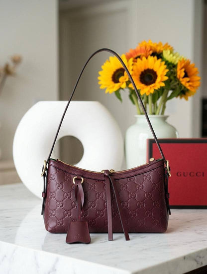 GUCCI 
GOOD QUALITY 🔥💯
85 DHS✅

WITH BOX 📦

Zain28
♥️♥️♥️