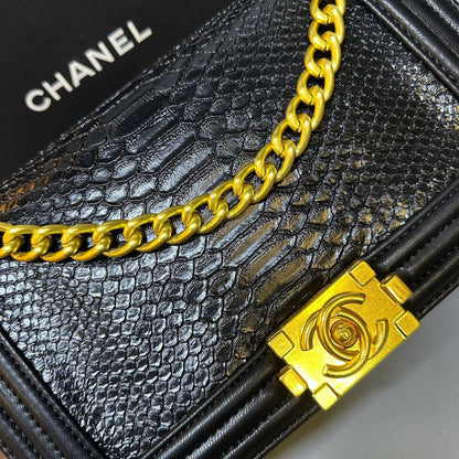 CHANEL 
HIGH QUALITY 
WITH BOX 
🎁🎁🎁

120 dhs✅

Zain39
♥️♥️♥️