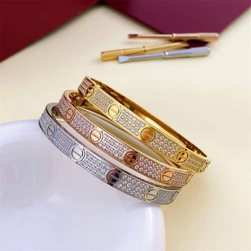 Cartier Bangle
Master💫✨
GOLD.ROSEGOLD.SILVER
120 dhs✅
WITH BOX AND PAPER BAG🎁🛍️
SIZE 16-17-18-19

Zain89
♥️♥️♥️