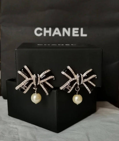 Chanel Set 🌿
Necklace 
Earrings 
Bracelet 

Master quality ❤️
130 dhs🪙
normal box 📦

Zain48
♥️♥️♥️